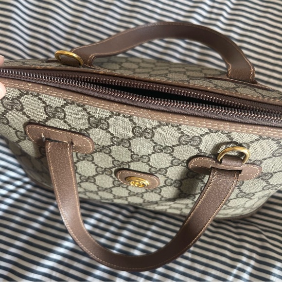 Gucci Supreme GG Handbag - Picture 11 of 17